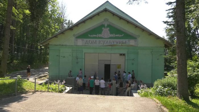 Капремонт ДК в Лозе продолжается