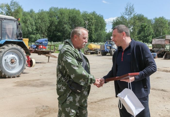 Заслуженную награду труженику села вручил глава Сергиево-Посадского городского округа