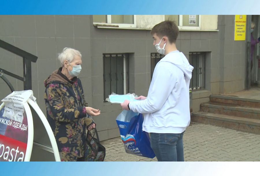 На вокзале маски раздавали