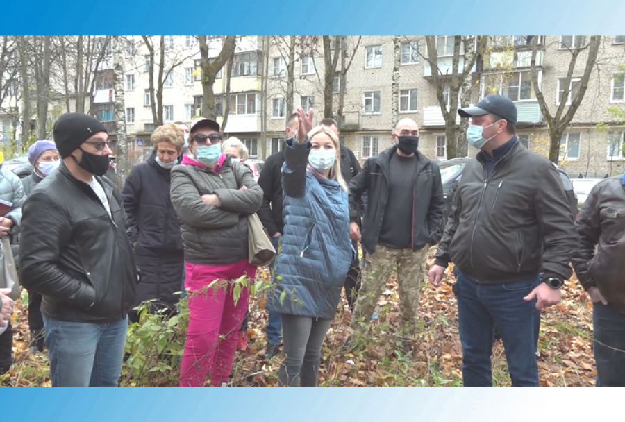 Где-то в пределах двора...