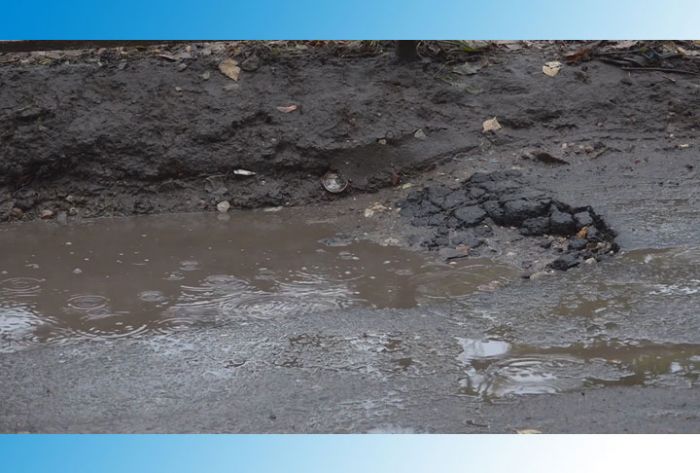 Ямы во дворах - большая головная боль для жителей