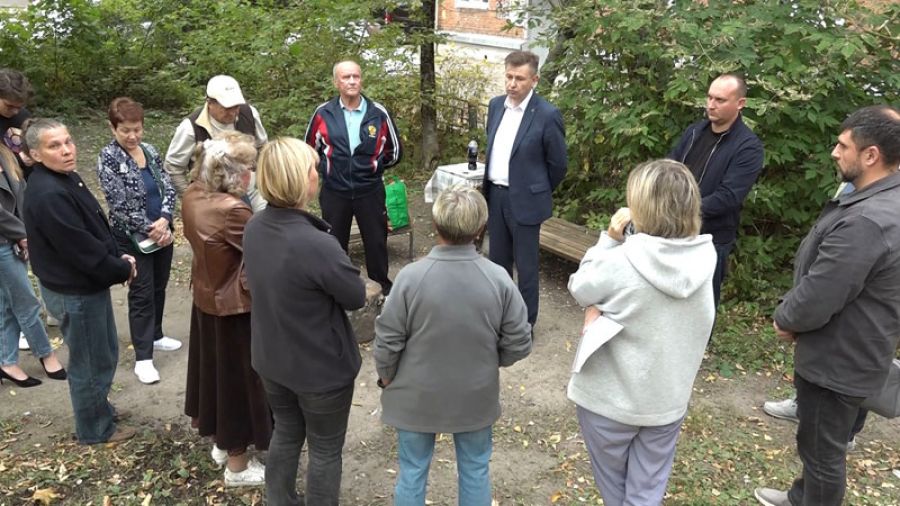 Встреча представителей власти с жителями домов по ул.Куликова
