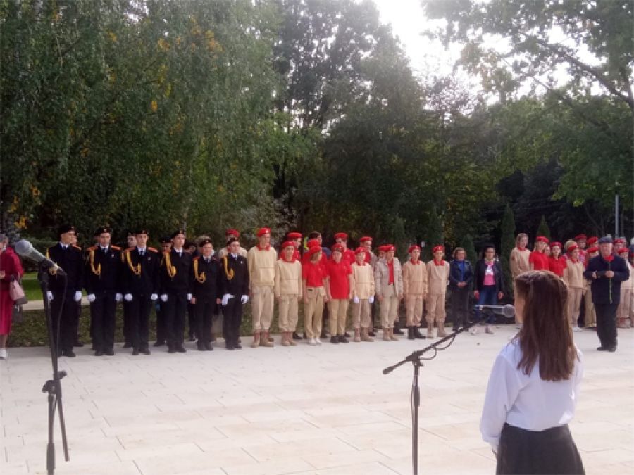 Кадеты 18 школы рассказали об истории Первой Ударной армии на открытии памятника генералу Кузнецову