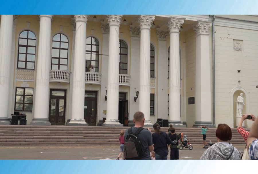 Летом даже балконы поют…