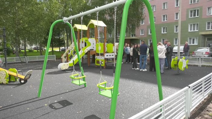 Детские площадки обновляют и ремонтируют