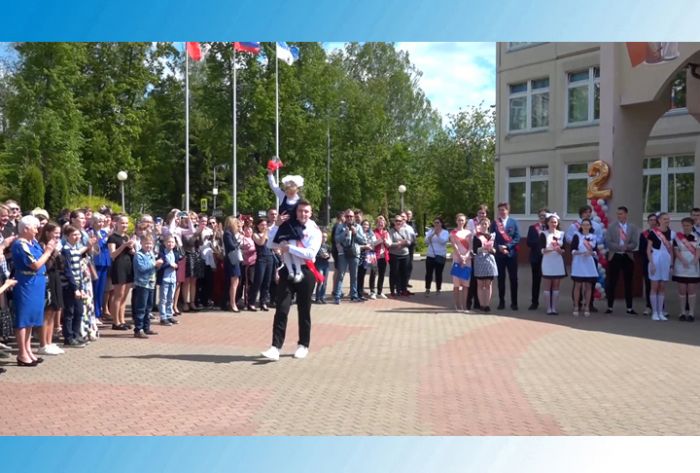 Последний звонок прозвенел для выпускников Хотьковской школы №5