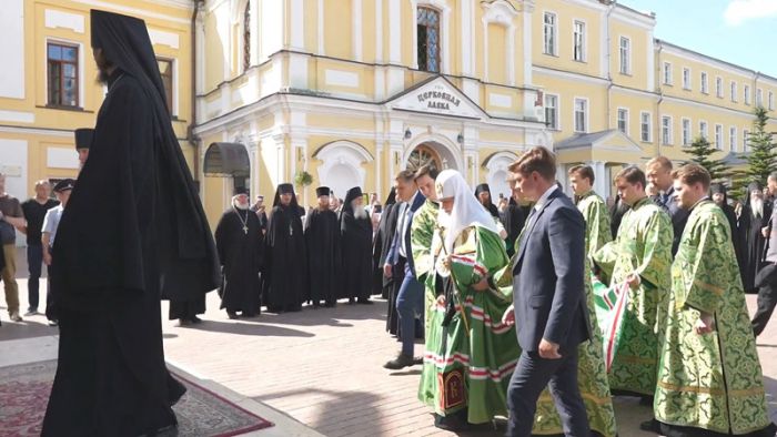 Патриарх Московский и всея Руси Кирилл отслужил праздничную службу в Лавре
