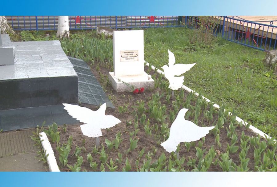 У мемориала в Глинково