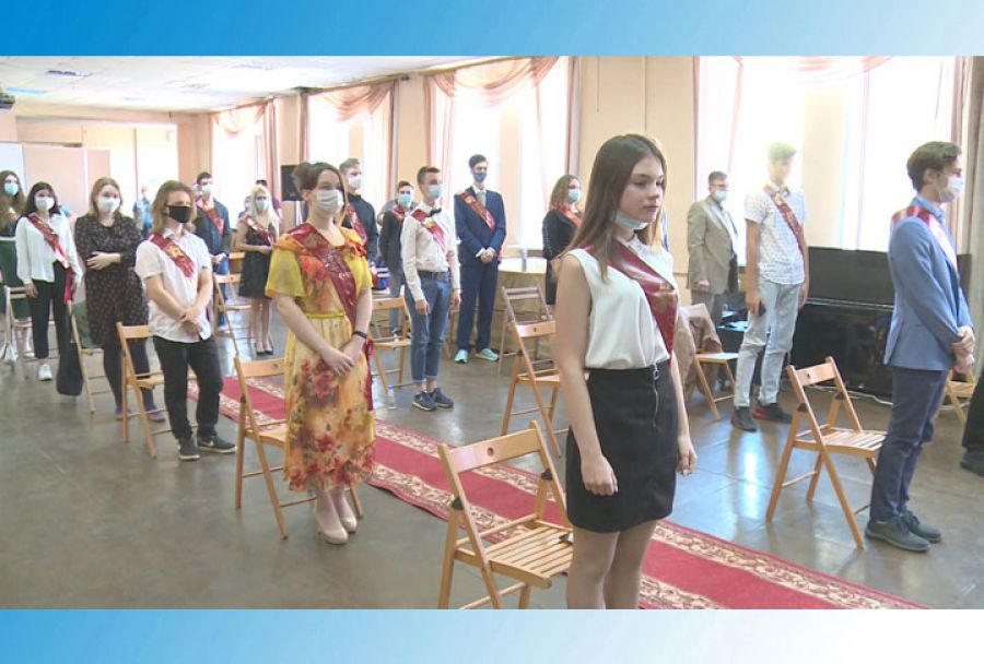 50 умников и умниц получили аттестаты