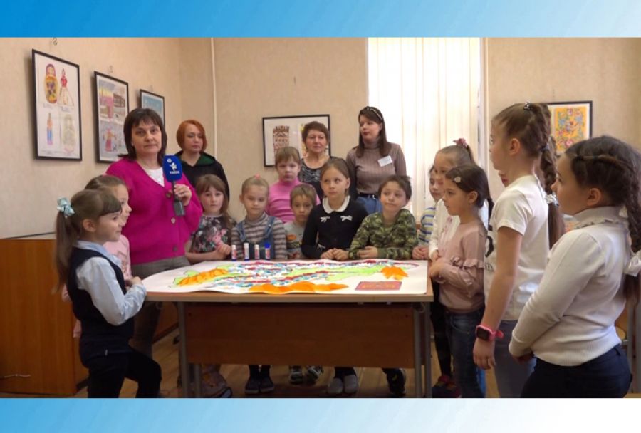 Дети учат цвета флага и новейшую историю России