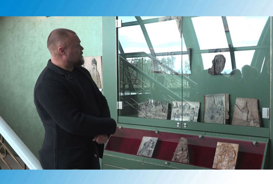 Выставка резьбы по дереву Андрея Яковлева открылась в парке «Патриот»