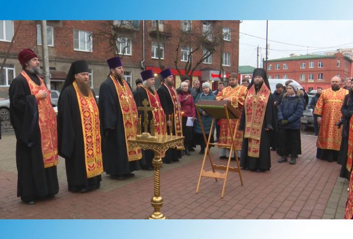 Молебен у мемориального комплекса