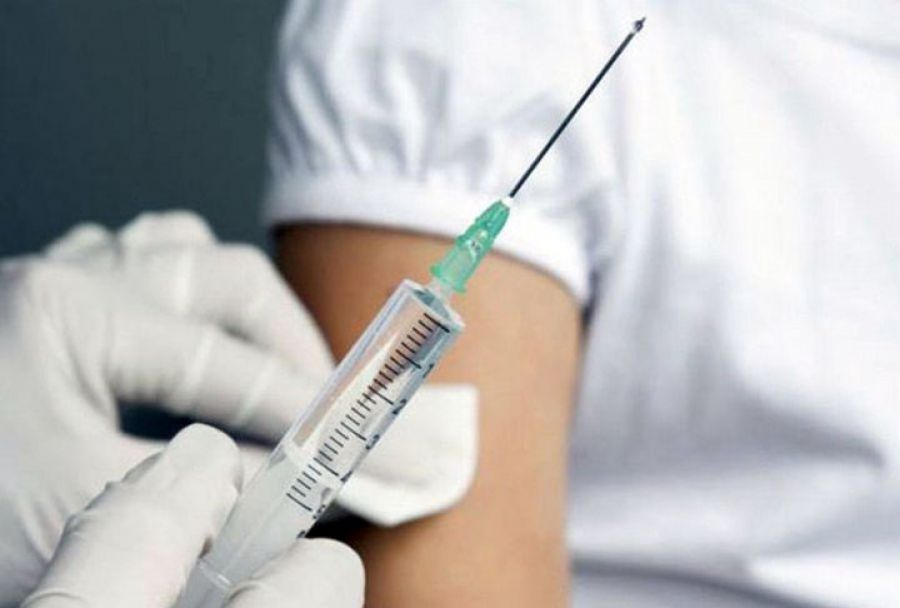 Минздрав внес вакцинацию от COVID в календарь профилактических прививок