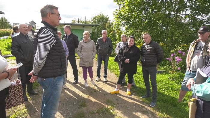 Слышать и обсуждать с жителями