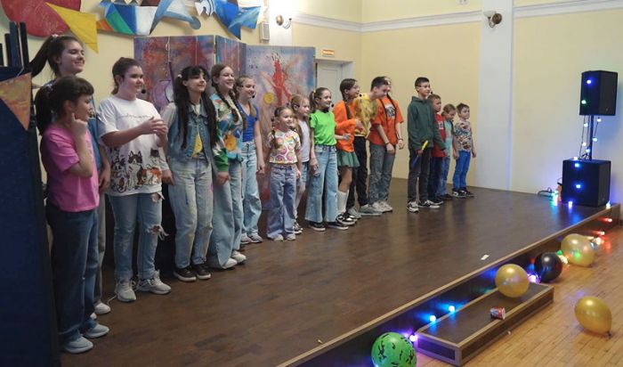 Юные артисты представили спектакль по произведениям Юрия Владимирова