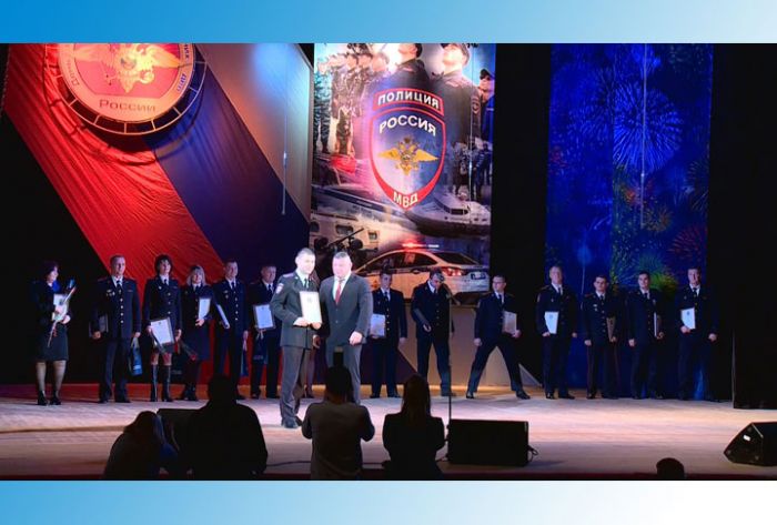 Полицейских чествовали в ДК Гагарина