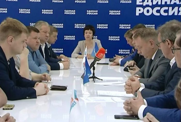 Михаил Токарев обсудил вопросы ЖКХ с депутатами &laquo;Единой России&raquo;