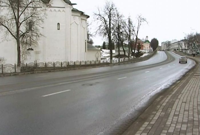 Дорожные службы приступили к наведению порядка в городе