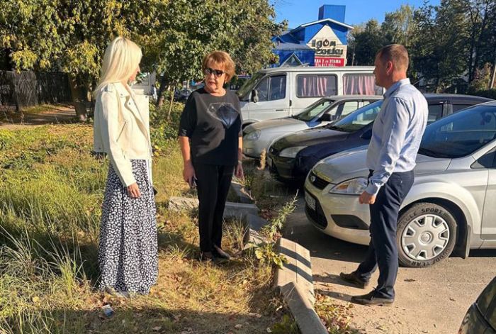 Бордюр на автостоянке будет отремонтирован