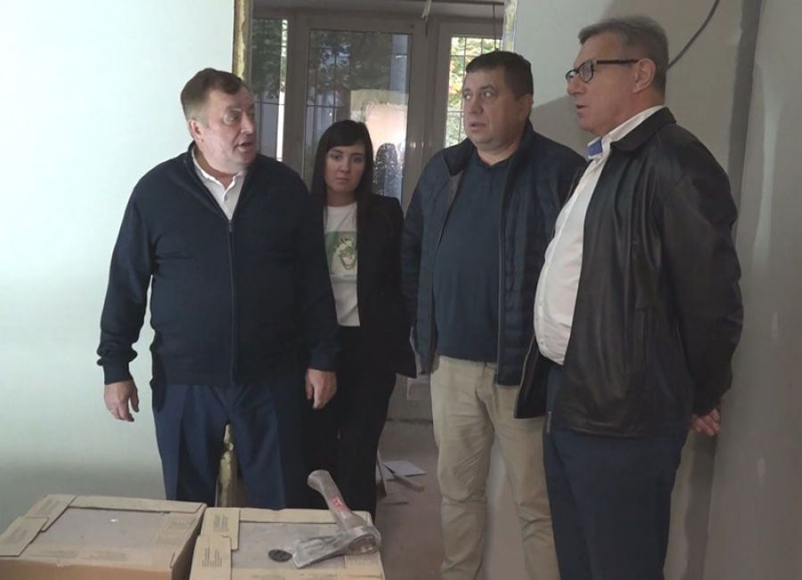 Депутаты осмотрели амбулаторию на Ферме