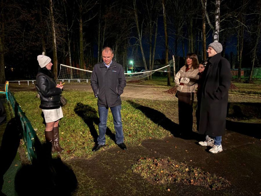 Заместитель главы Сергиево-Посадского округа Роман Сусанин лично встретился с местными жителями на территории парка «Козья горка»