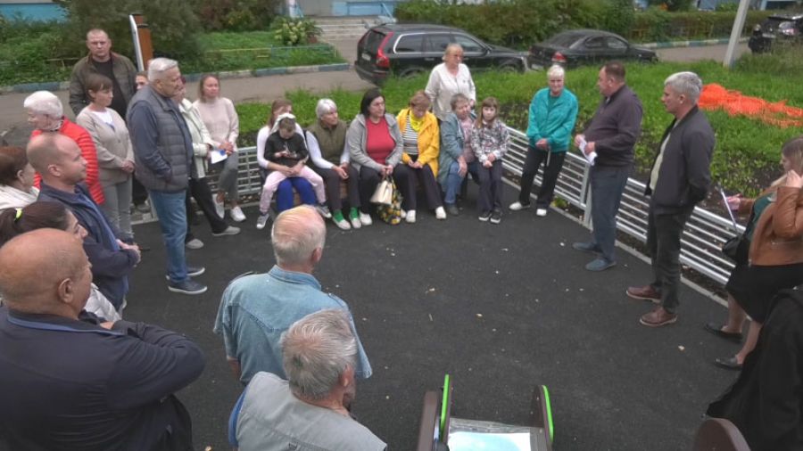 Алексей Вохменцев встретился с жителями дома №1 по Птицеградской улице