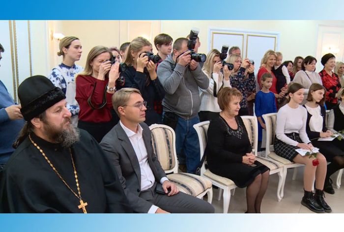 Накануне Дня народного Единства 11 юных сергиевопосадцев получили паспорта