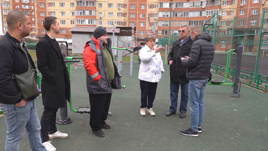 Представители власти пообщались с жителями дома №234 на проспекте Красной Армии