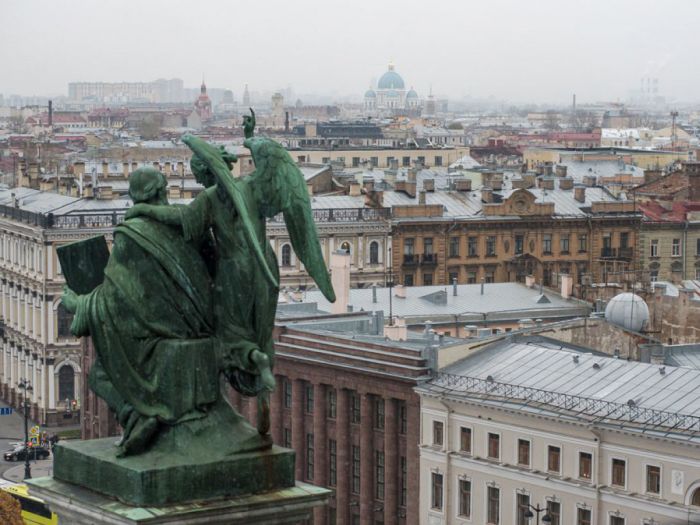 В Петербурге появились легальные экскурсии по крышам