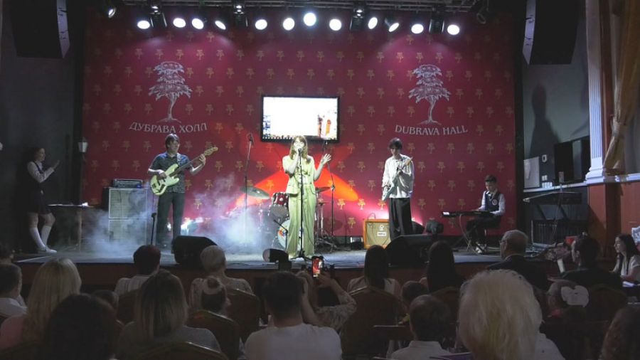 Праздник для выпускников начальных классов «Сократа»