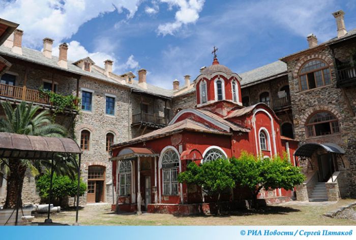 Прихожане РПЦ не смогут молиться в храмах на Афоне&zwj;