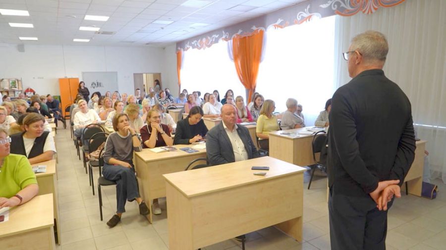 &laquo;Специальный репортаж&raquo;. Отчёт депутатов перед представителями различных отраслей