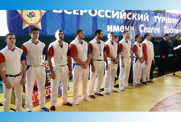 Турнир по самбо памяти Сергея Тропинова открыли полицейские