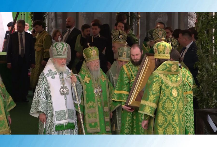 Праздничная литургия в Троице-Сергиевой Лавре