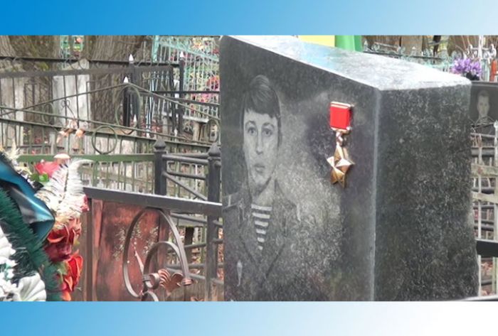 Звезду на памятнике Александра Корявина восстановили
