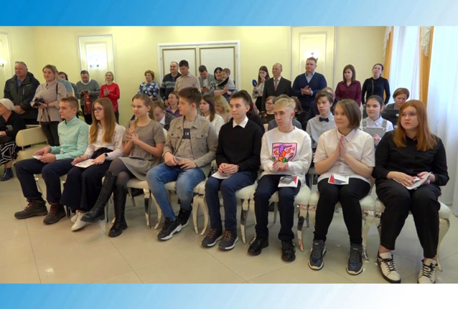 Юным сергиевопосадцам торжественно вручили паспорта