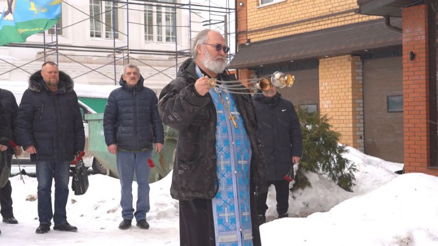 В храме Петра и Павла отслужили панихиду по погибшим воинам-интернационалистам