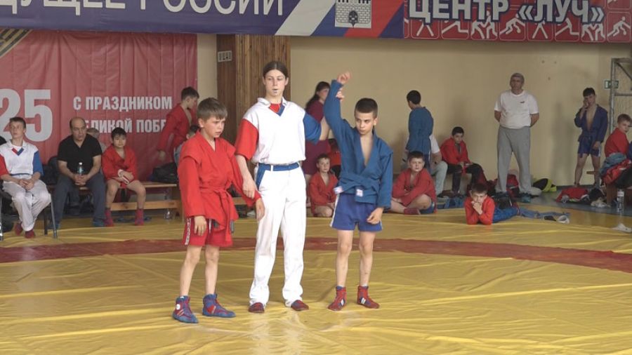 На «Луче» стартовал открытый турнир по самбо «Победа»
