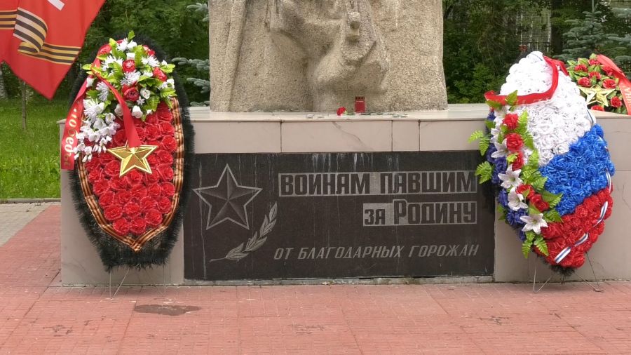 Возложение цветов в парке Победы