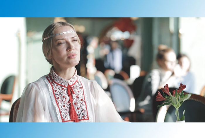 Нам песня строить и жить помогает