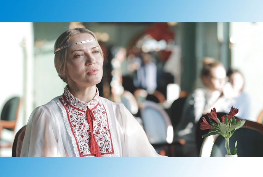 Нам песня строить и жить помогает