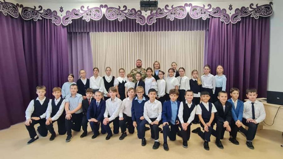 Ветеран боевых действий, участник СВО Сергей Ефимьев провел урок мужества в Сергиево-Посадской школе №2