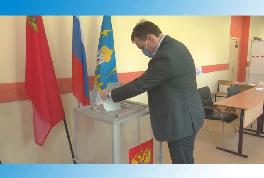 Депутат Госдумы Сергей Пахомов пообщался с журналистами о поправках сразу после голосования