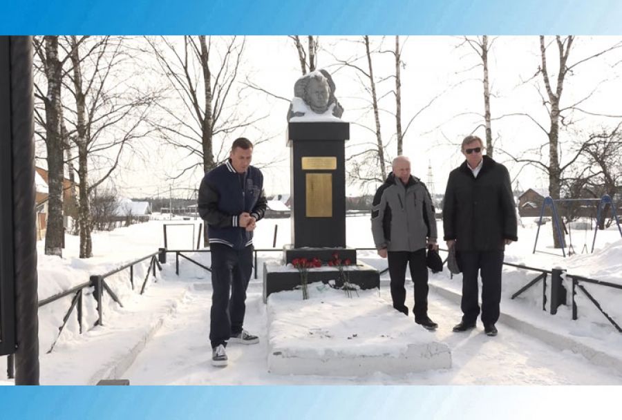 Константин Негурица и Александр Легков возложили цветы к памятнику бойцам ВОВ в деревне Зубачёво