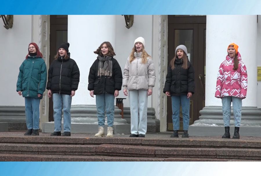 Патриотический концерт в День студента у фасада ДК Гагарина
