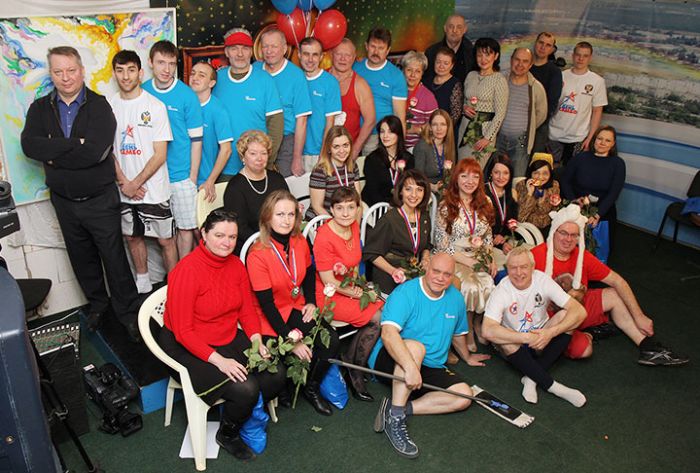 Мужчины &laquo;Тонуса&raquo; поздравляют сотрудниц с наступающим праздником