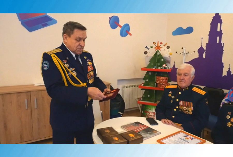 Леонид Николаевич Цапликов наградил ветеранов вооружённых сил