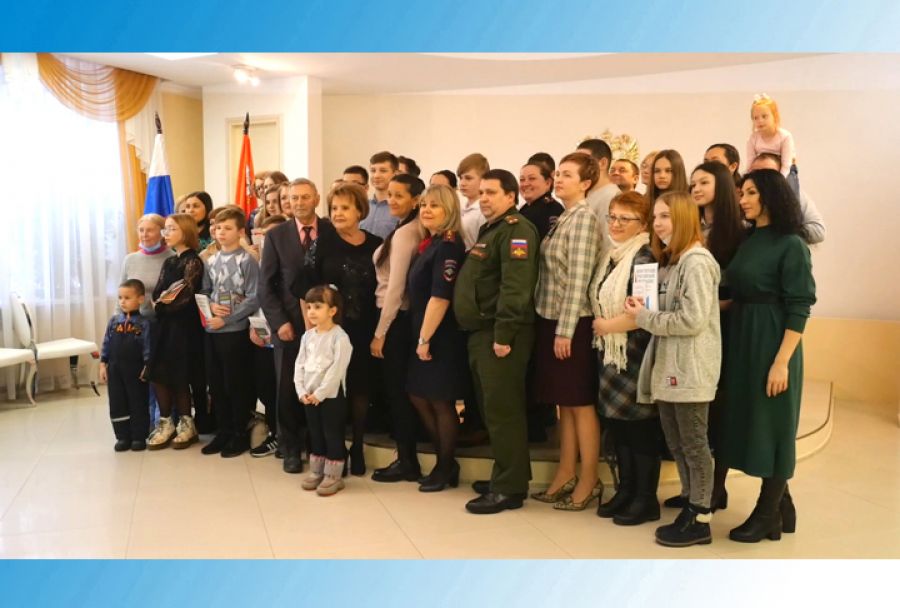 Накануне Дня защитника Отечества подростки получили паспорта