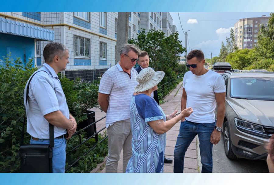 Жители дома №7 на Владимирской обсудили домовые проблемы с депутатами