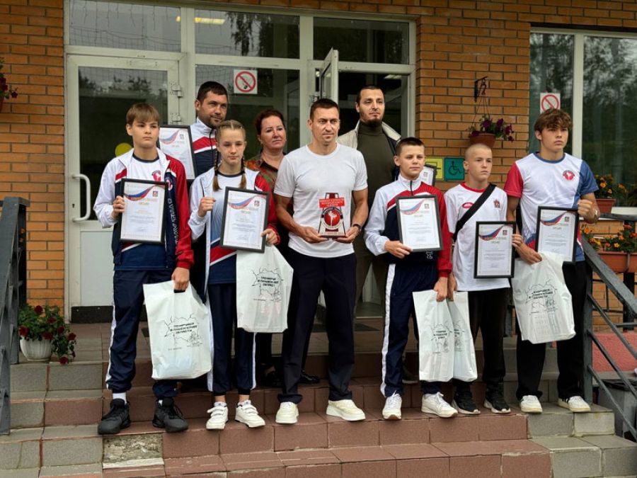 Александр Легков наградил лучших бойцов клуба «Воин» в Сергиевом Посаде